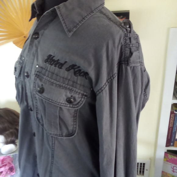 Hard Rock button up - Picture 5 of 11